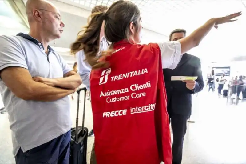 disagi e ritardi alla stazione termini dopo l'incendio a firenze rovezzano 57