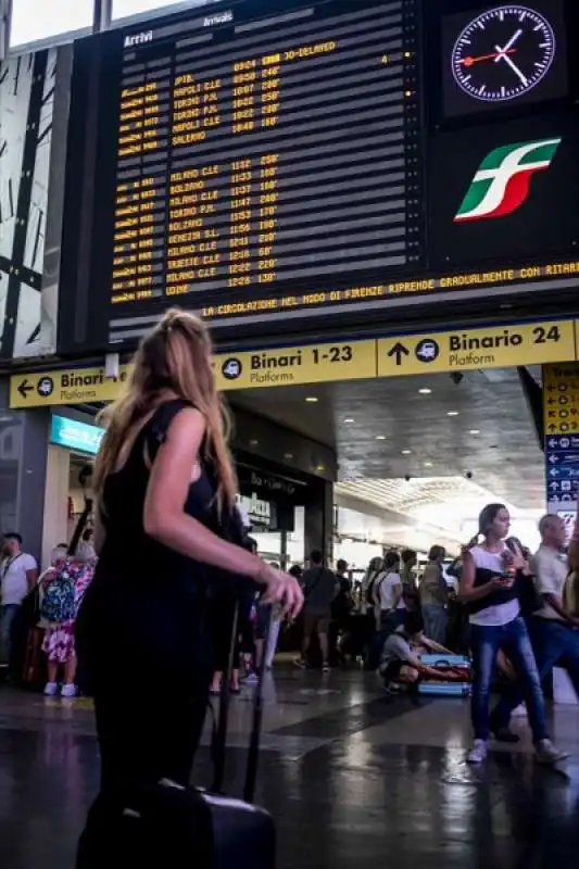 disagi e ritardi alla stazione termini dopo l'incendio a firenze rovezzano 72