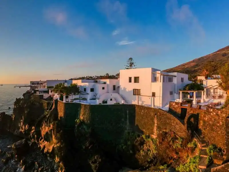 dolce e gabbana vendono la villa di stromboli