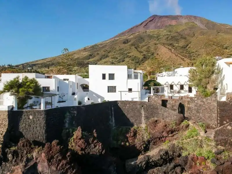 dolce e gabbana vendono la villa di stromboli 6