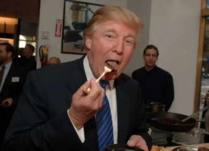 donald trump mangia 3