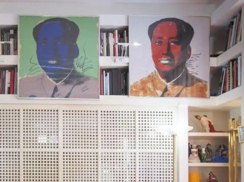 due dei tre ritratti di mao di andy warhol a casa bertinotti