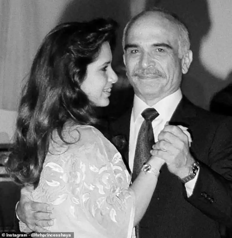 haya bint al hussein con il padre, il re di giordania hussein