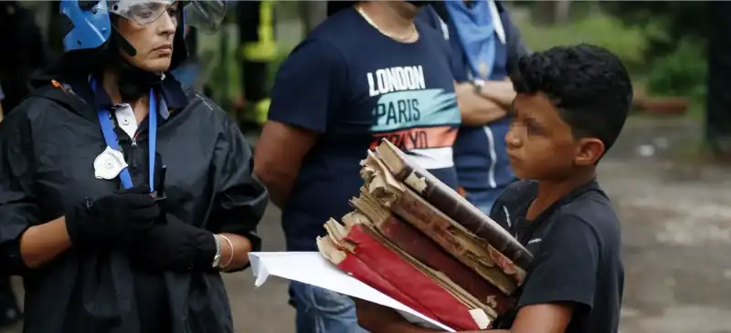 il bambino con i libri