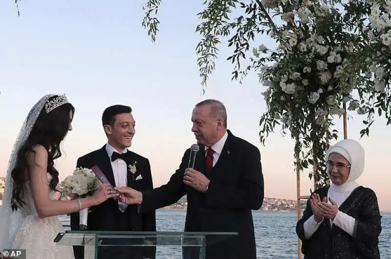 il matrimonio di ozil con erdogan testimone