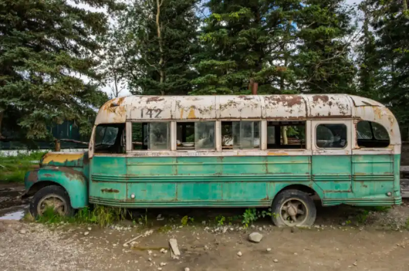 into the wild bus in  alaska di christopher mccandless