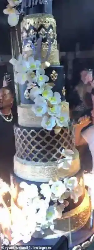 la torta per il 50esimo compleanno di jennifer lopez