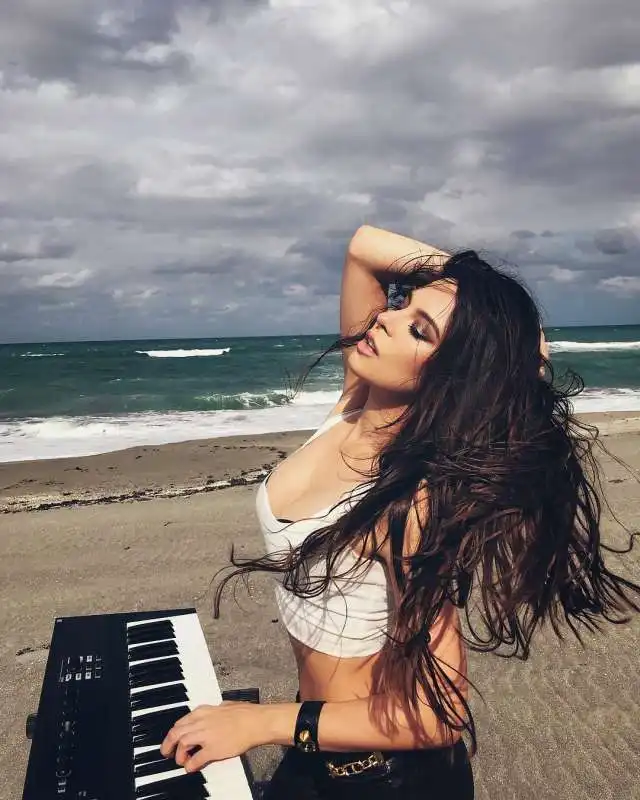 lola astanova 39