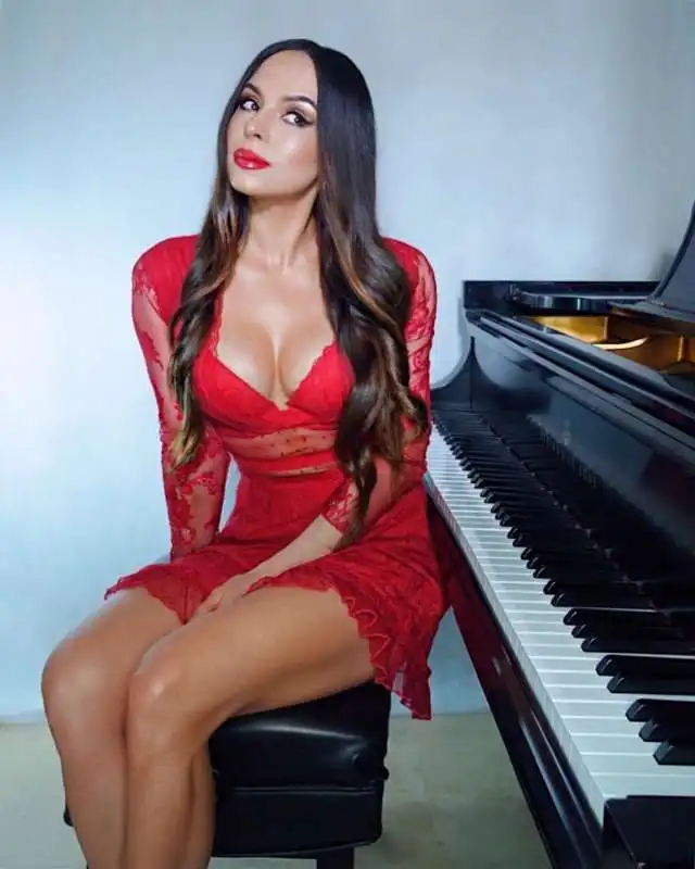 lola astanova 52