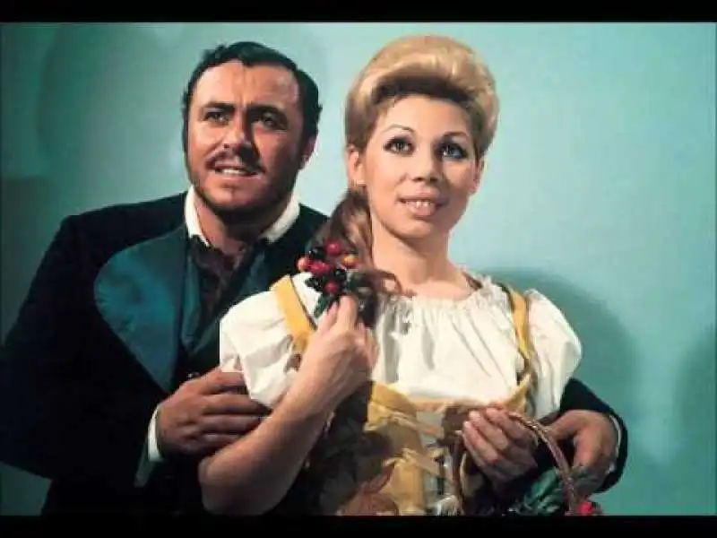 Luciano Pavarotti e il soprano Mirella Freni  