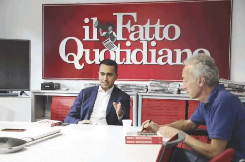 LUIGI DI MAIO NELLA REDAZIONE DEL FATTO CON MARCO TRAVAGLIO