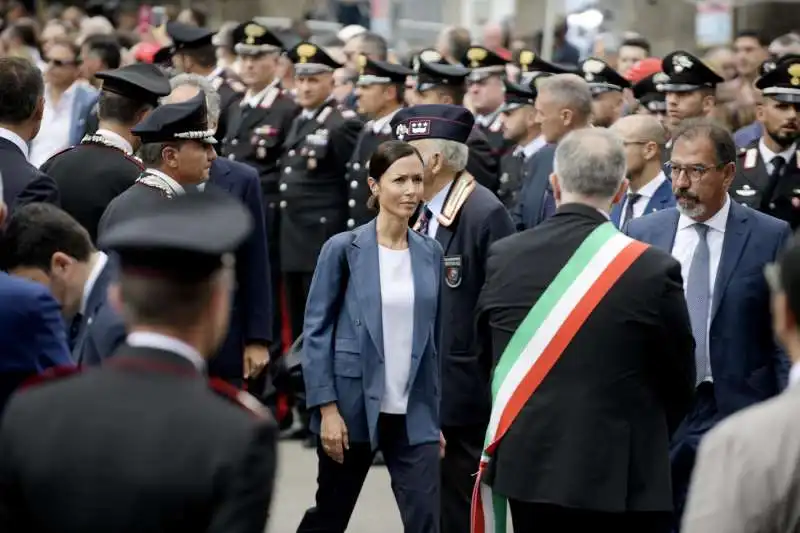 mara carfagna ai funerali di mario cerciello rega a somma vesuviana 19