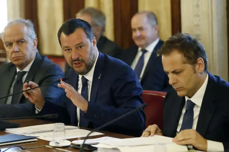 matteo salvini e armando siri incontrano le parti sociali al viminale 1. 