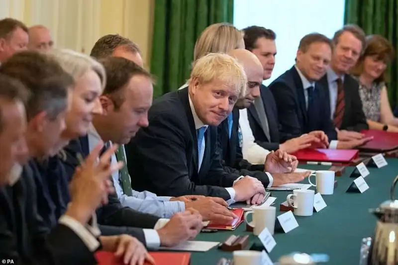 prima riunione di gabinetto per il governo di boris johnson