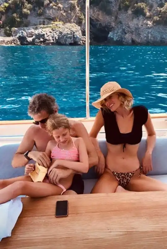 alessia marcuzzi in barca con paolo calabresi e i figli 4