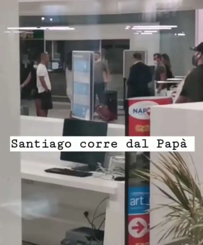 belen rodriguez e stefano de martino non si salutano in aeroporto 1