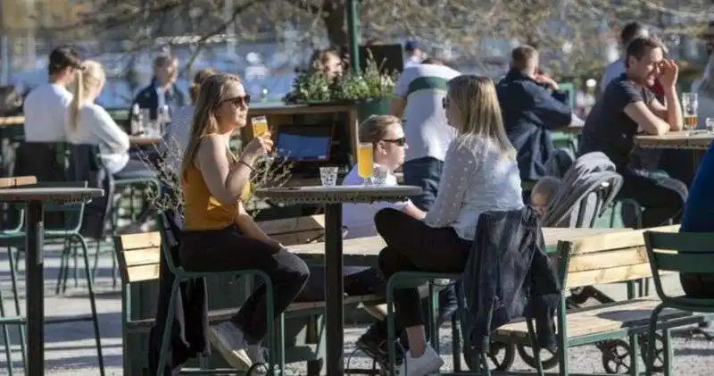 birretta in svezia alla faccia del coronavirus