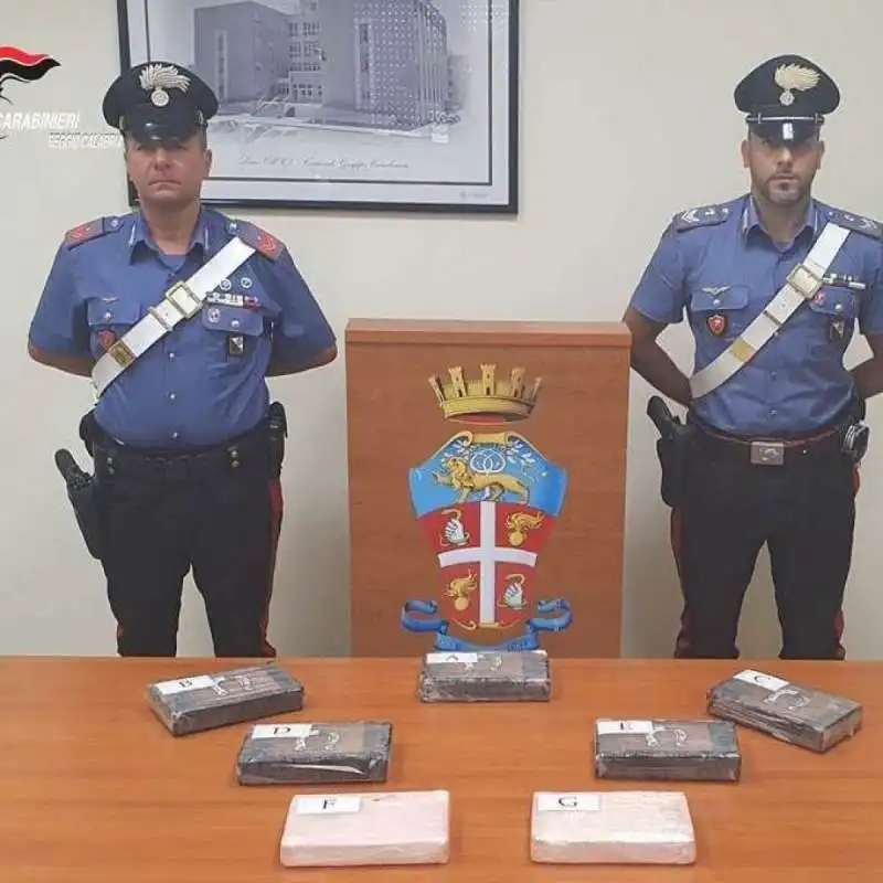 cocaina sequestrata a un poliziotto in calabria