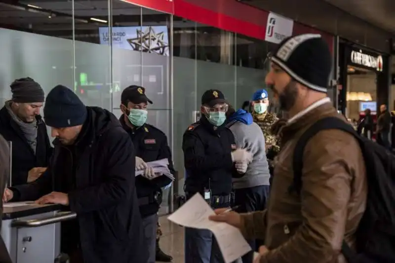 controlli coronavirus stazione termini roma 2