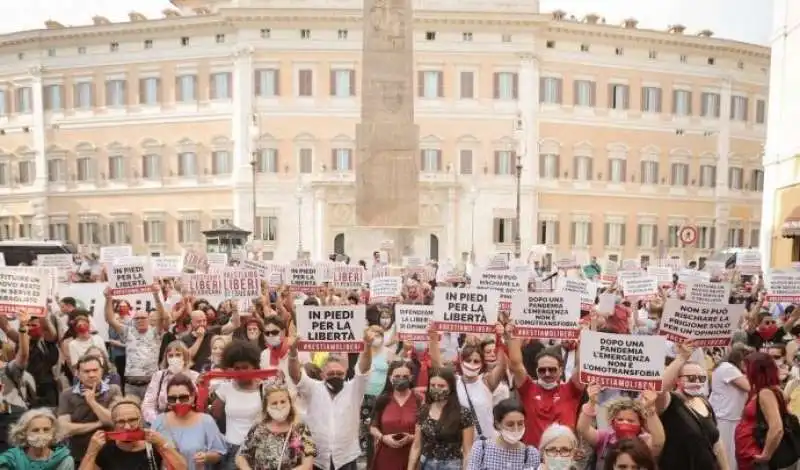 flash mob contro legge omotransobia 6