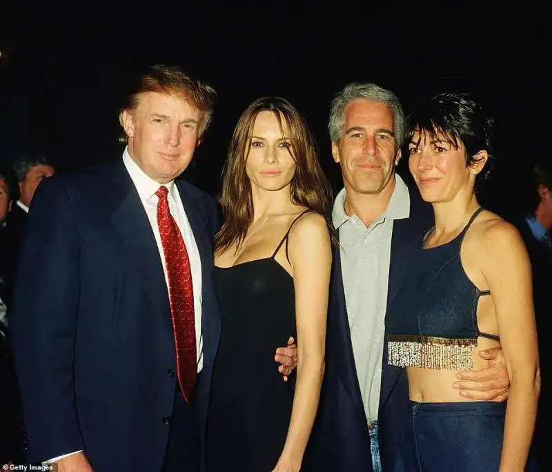 ghislaine maxwell con jeffrey epstein, melania e donald trump