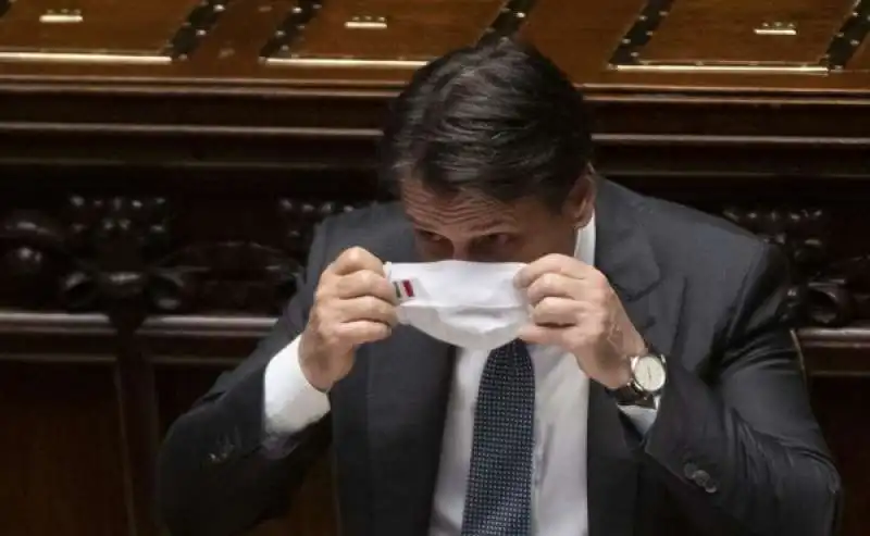 giuseppe conte in aula   