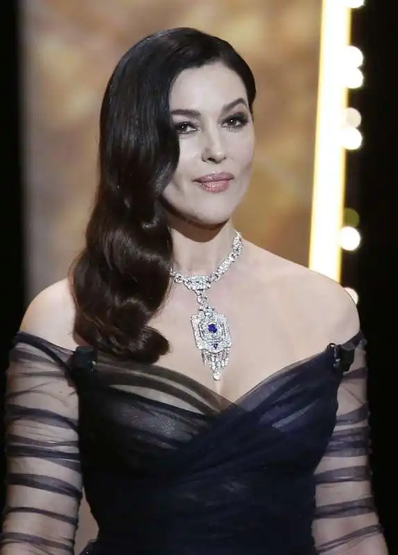 il capezzolo di monica bellucci (lo vedete?)