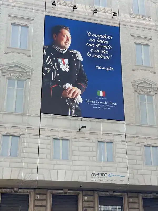 il cartellone gigante per mario cerciello rega in piazza cavour a roma