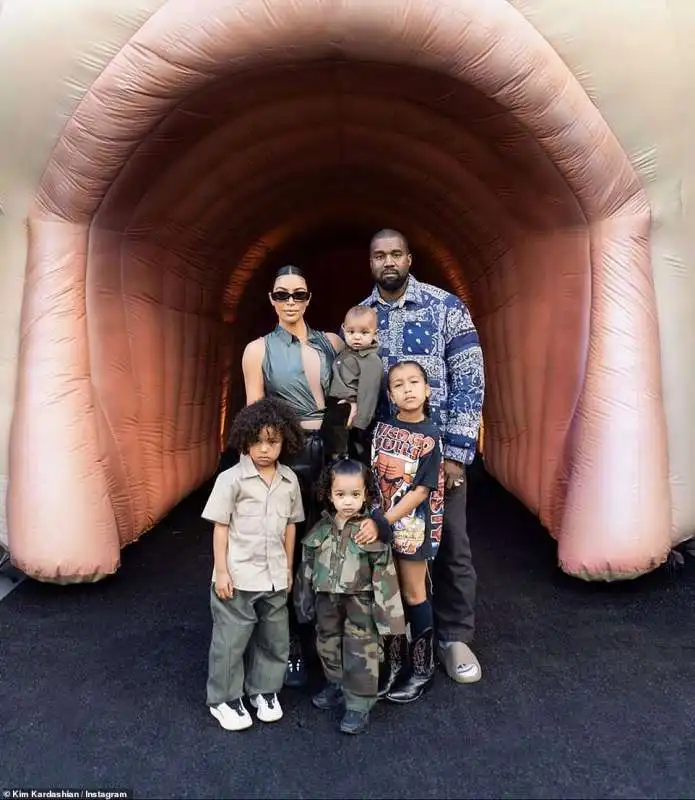 kanye west kim kardashian e i figli