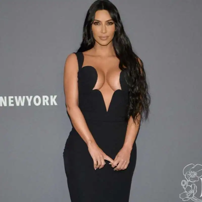 l'ombra del capezzolo di kim kardashian all'amfar gala di new york 