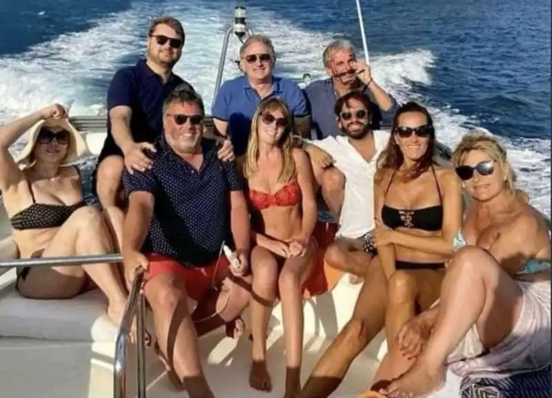 MARIA ELENA BOSCHI AND FRIENDS IN BARCA