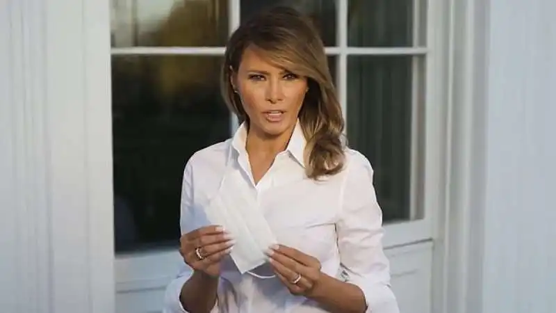 melania trump invita a usare la mascherina 