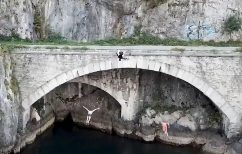 moregallo tuffi proibiti lago di como