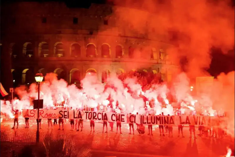 tifosi roma colosseo