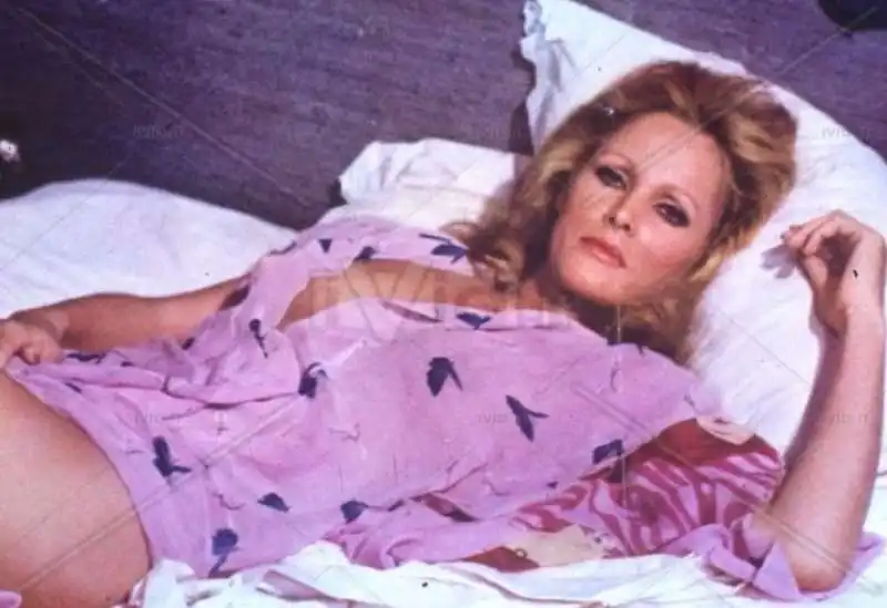 ursula andress   l'infermiera 8