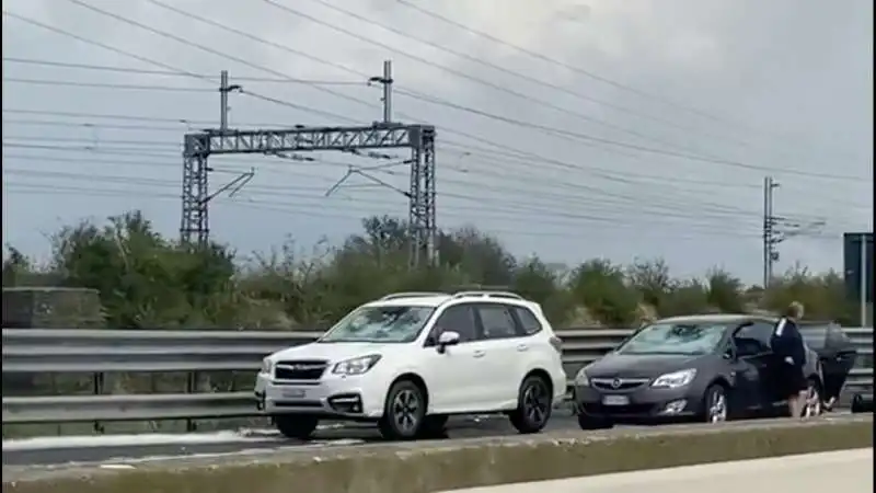 AUTO DANNEGGIATE DA GRANDINE IN AUTOSTRADA 