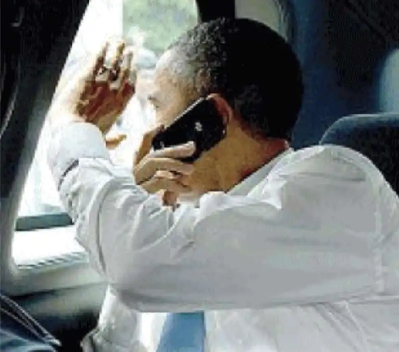 BARACK OBAMA CON BLACKBERRY