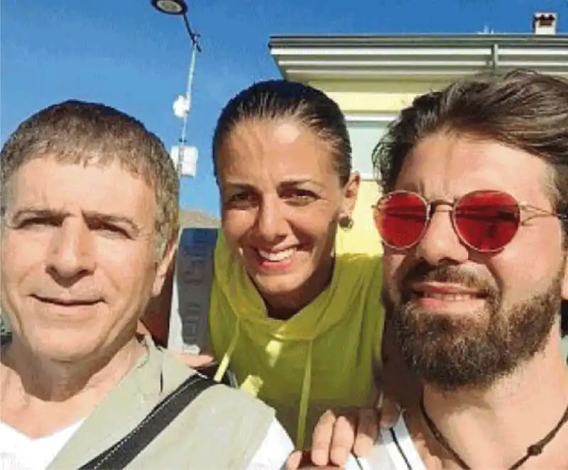 EMANUELE MELILLO (A DESTRA) CON IL PADRE NAZZARENO E LA SORELLA AMELIA