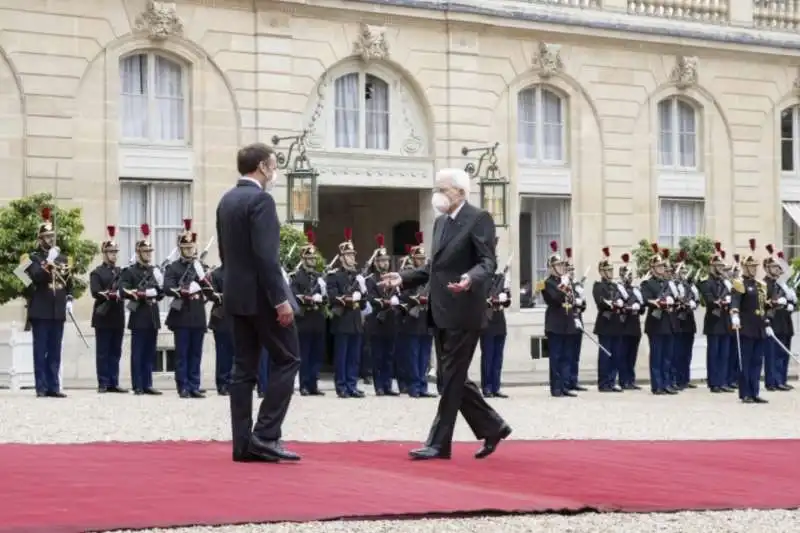 emmanuel macron  sergio mattarella 