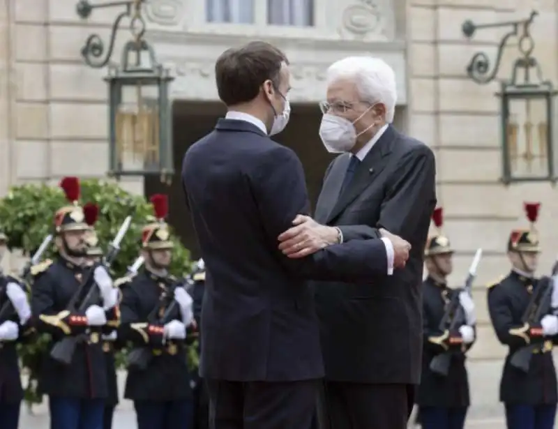 emmanuel macron sergio mattarella 2