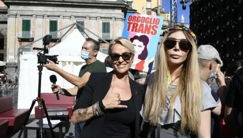 FRANCESCA PASCALE AL GAY PRIDE DI NAPOLI 