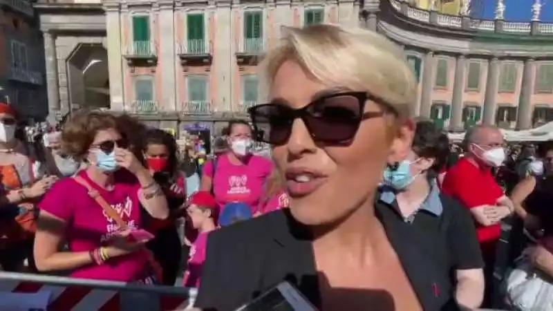 FRANCESCA PASCALE AL GAY PRIDE DI NAPOLI