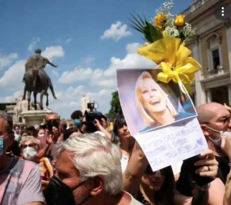 funerali raffaella carrà