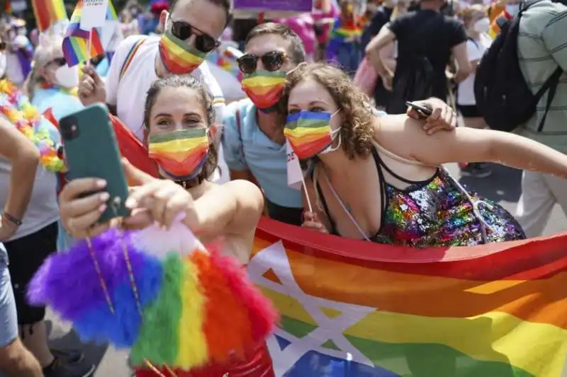 gay pride budapest 6