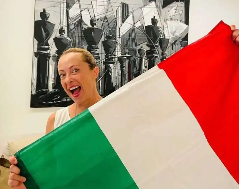 giorgia meloni festeggia la vittoria dell'italia 2