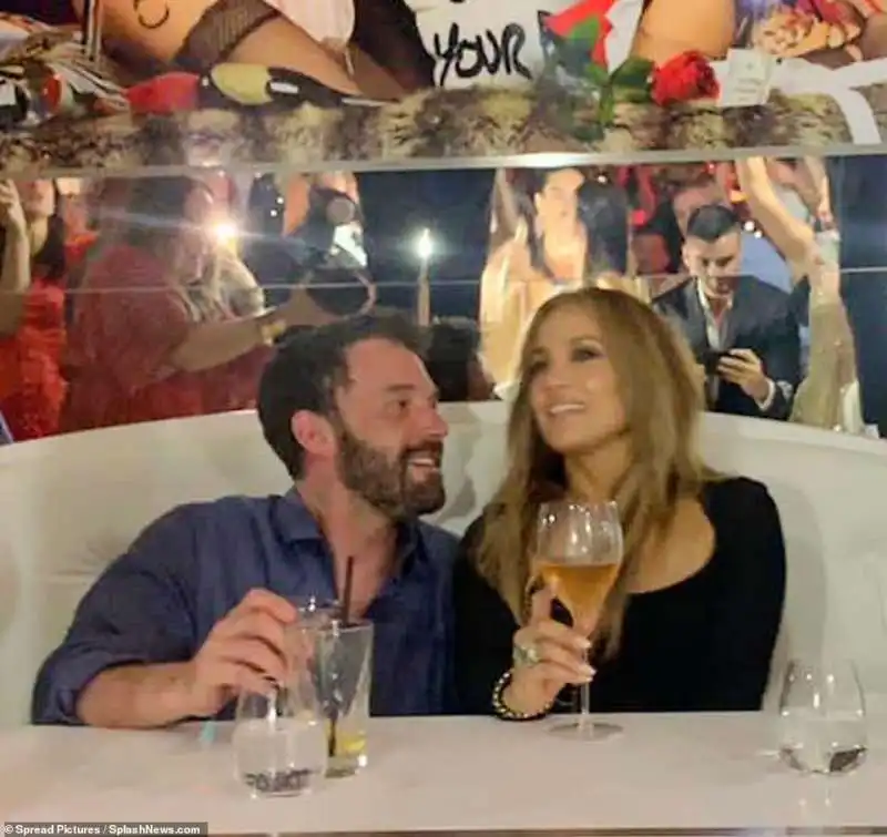 jlo e ben affleck festeggiano