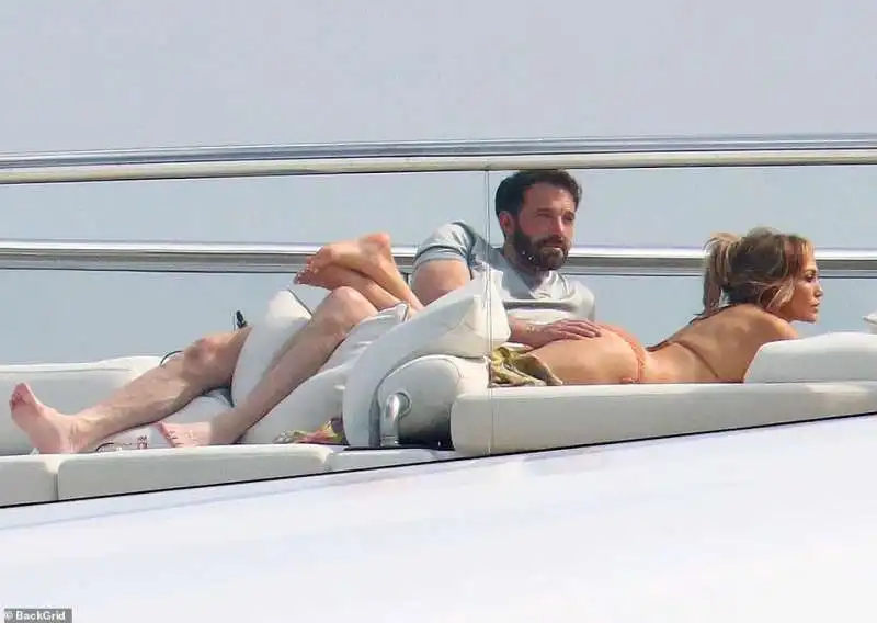 jlo e ben affleck sullo yatch