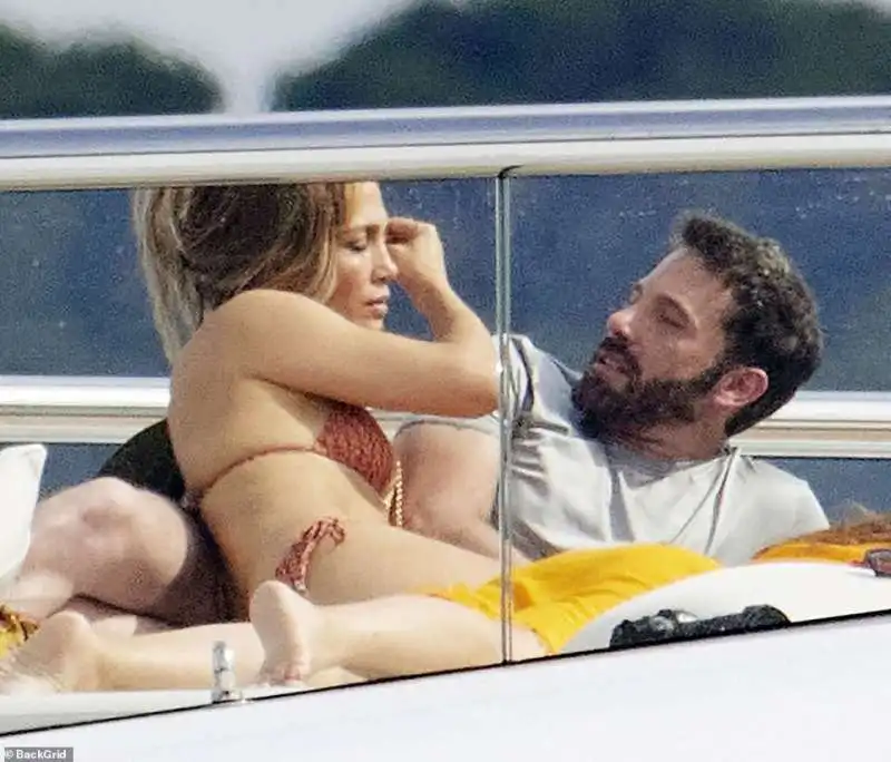 jlo e ben affleck sullo yatch 7