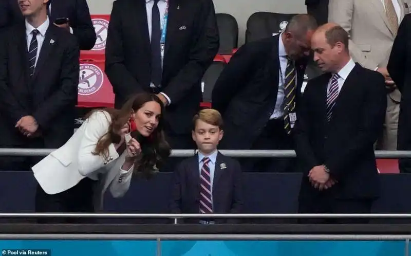 Kate, George e William dopo il gol di Shaw 8