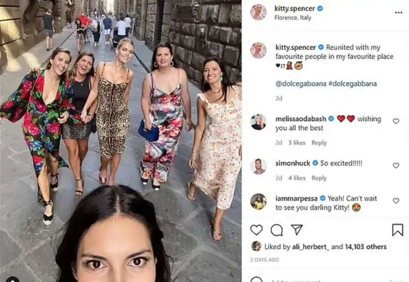 kitty  spencer con le amiche a firenze